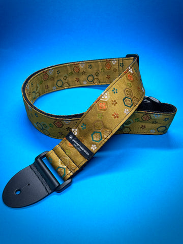 Daiking Nishijin-ori Guitar Strap DGS-NHK60 "Hanabishi Kikko Kin" – Made in Japan