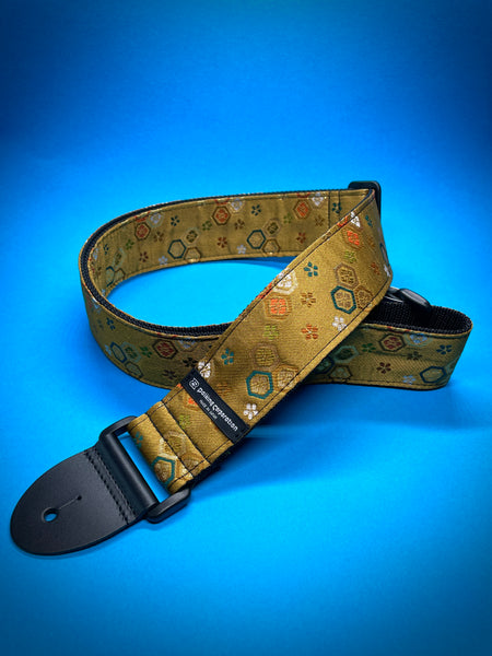 Daiking Nishijin-ori Guitar Strap DGS-NHK60 "Hanabishi Kikko Kin" – Made in Japan